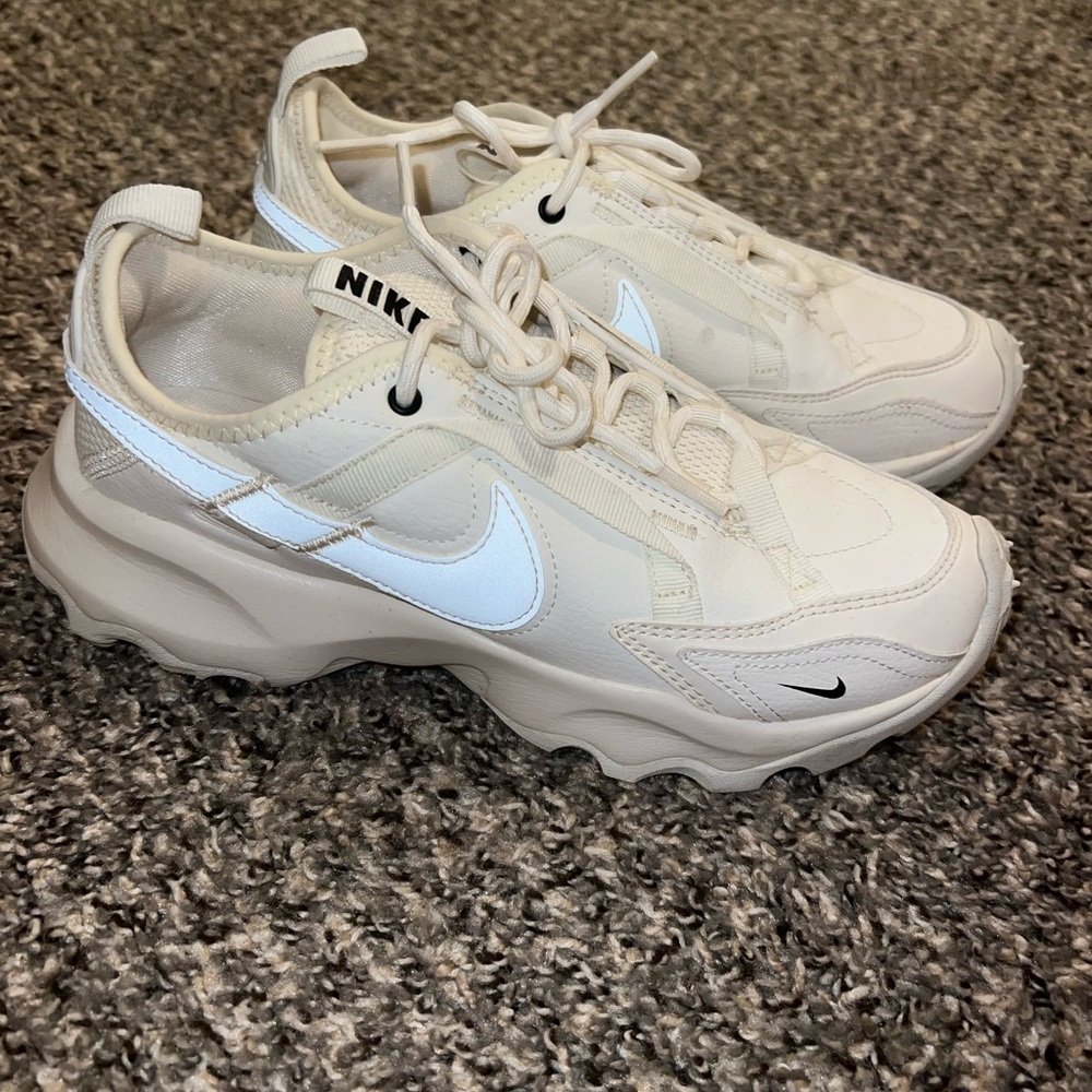 Women’s Nike TC 7900 Size 8